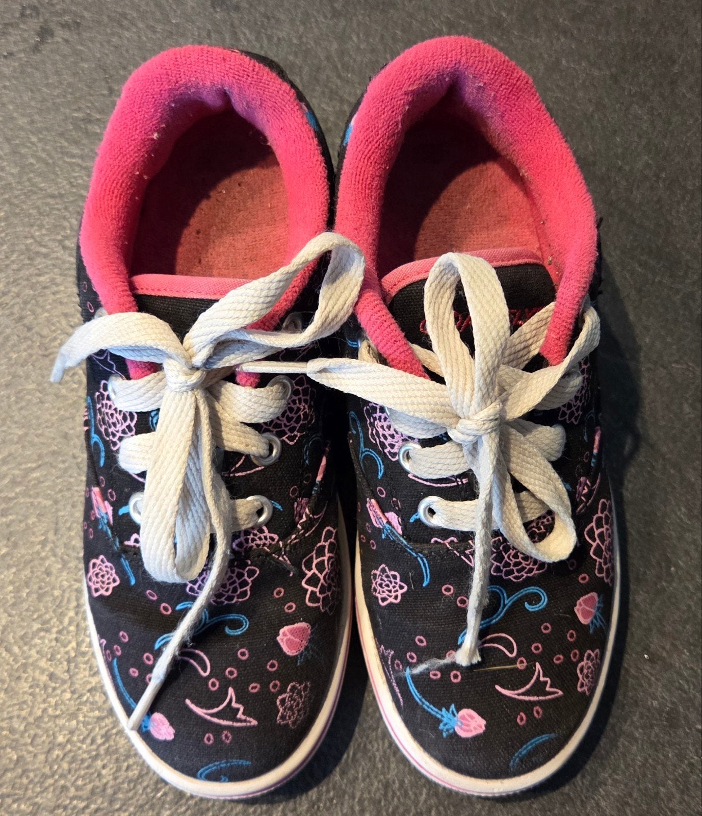 Heelys rolschoenen zwart/roze met bloemen- maat 33, Verzenden, Gebruikt, Kinderen
