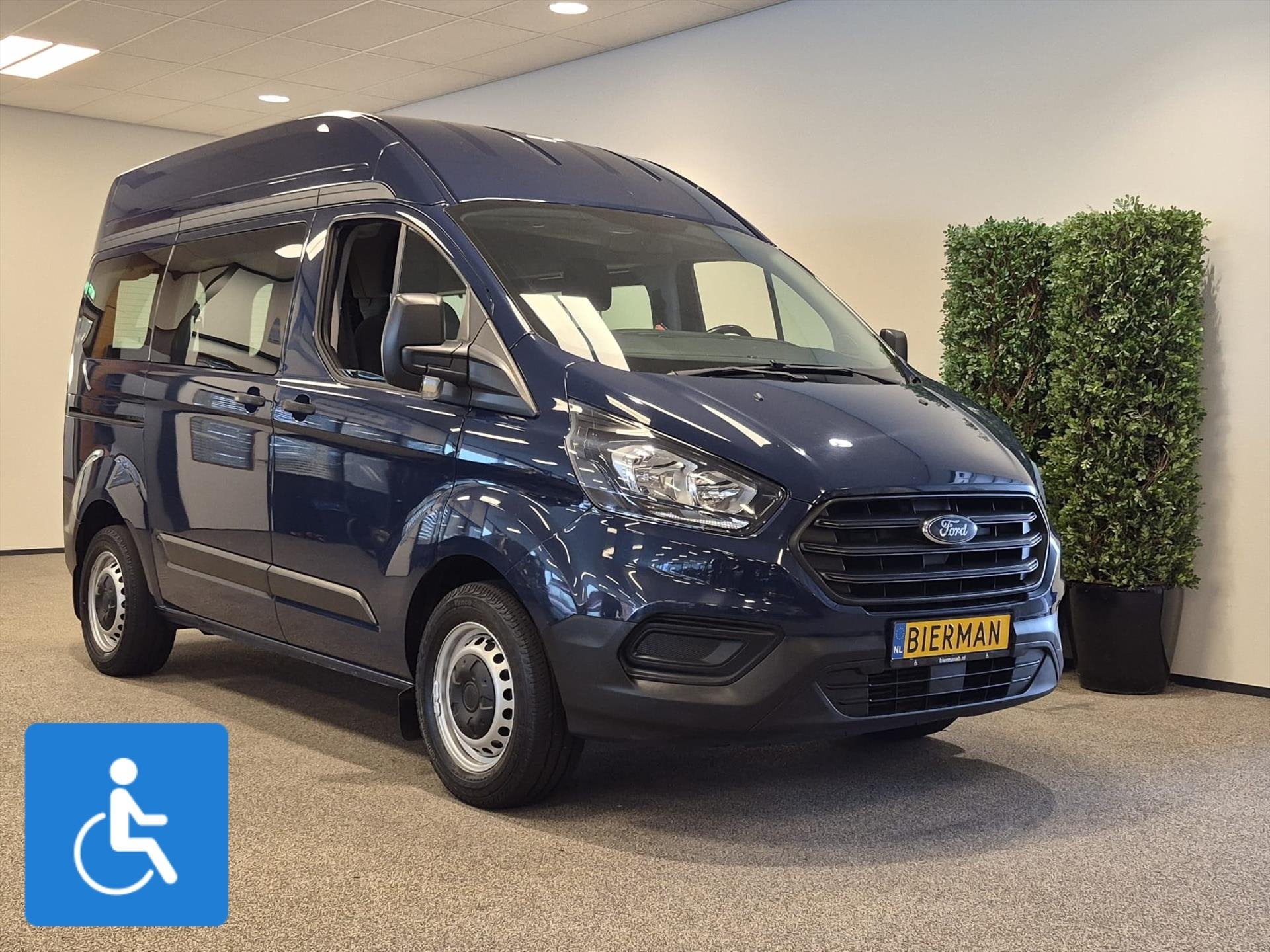 Ford Transit Custom L1H2 Rolstoelbus (airco achterin), 12 maanden, Gebruikt, Zwart, Bedrijf