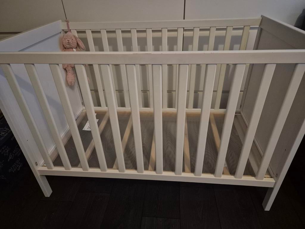 Ikea SUNDVIK ledikantje (2 stuks) met matrasjes/dekentjes, Ophalen of Verzenden, Gebruikt, Ledikant