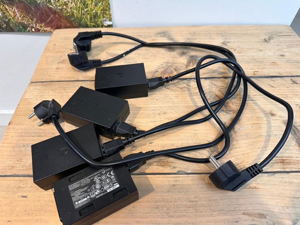Ubiquiti Gigabit PoE Injector 4x, Ophalen of Verzenden, Gebruikt