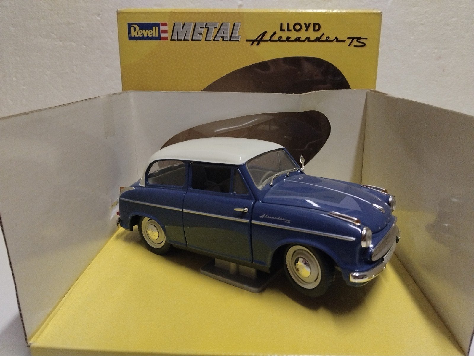 Lloyd Alexander TS blue petrol Revell metal 1:18 KRD, Ophalen of Verzenden, Zo goed als nieuw, Auto, Revell