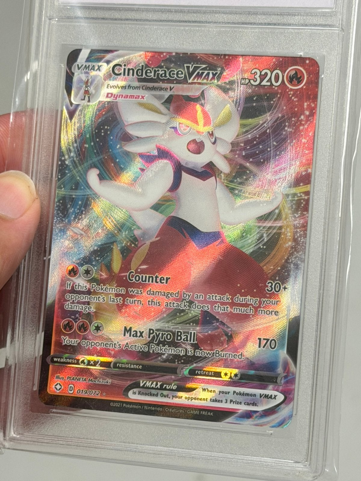 Pokémon Cinderace VMAX 019/072 Shining Fates Grade 9 graded, Ophalen of Verzenden, Zo goed als nieuw