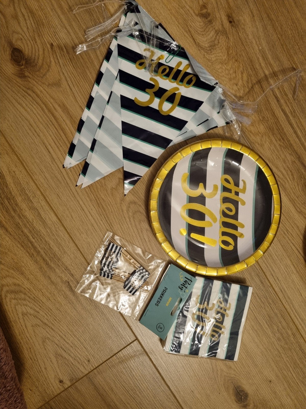 Versiering Hello 30!, Hobby en Vrije tijd, Feestartikelen, Ophalen of Verzenden, Nieuw, Versiering, Verjaardag