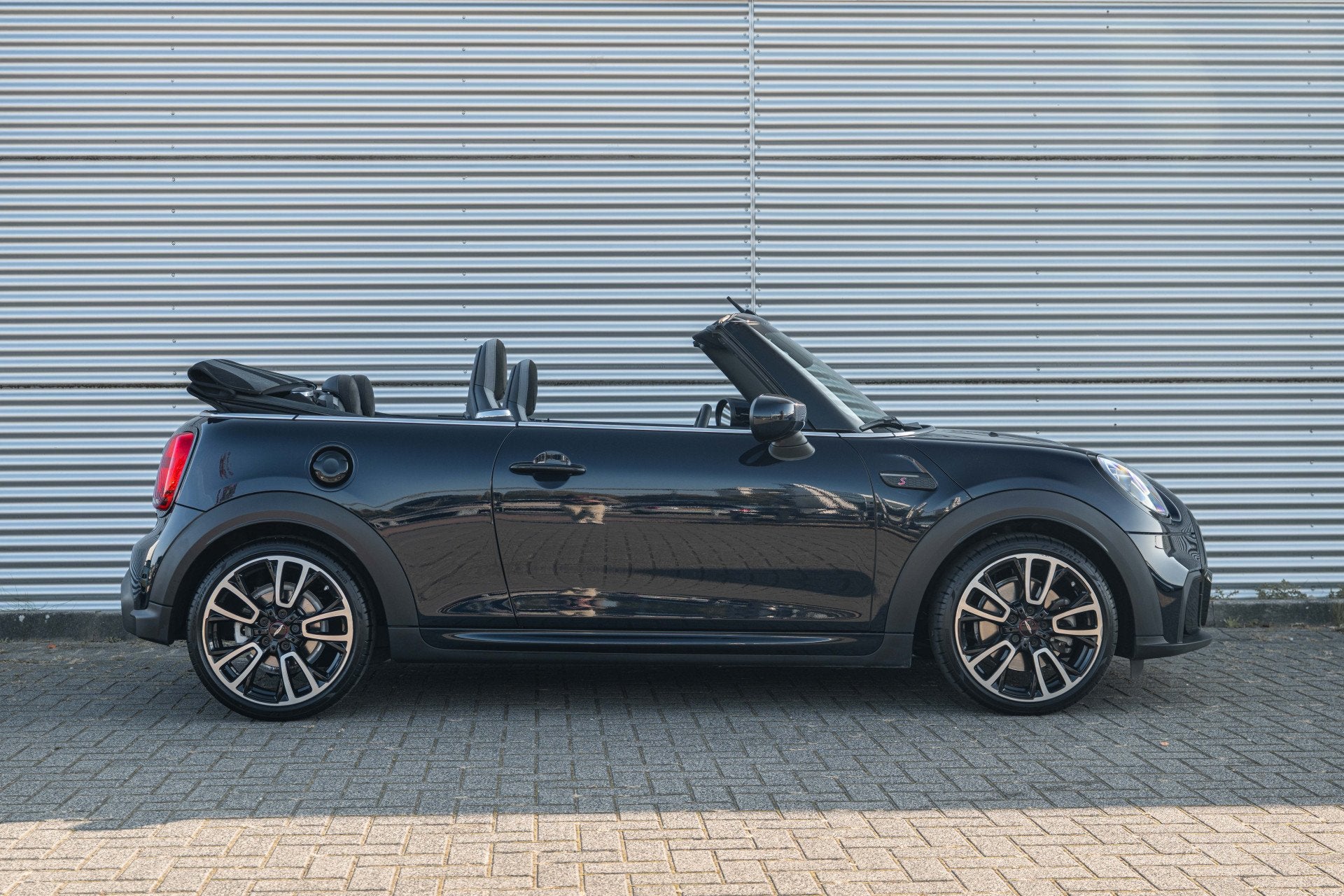 MINI Cabrio Cooper S JCW Automaat / JCW Sportstoel / Comfort, Auto's, 1300 kg, Gebruikt, 4 cilinders, Leder en Stof