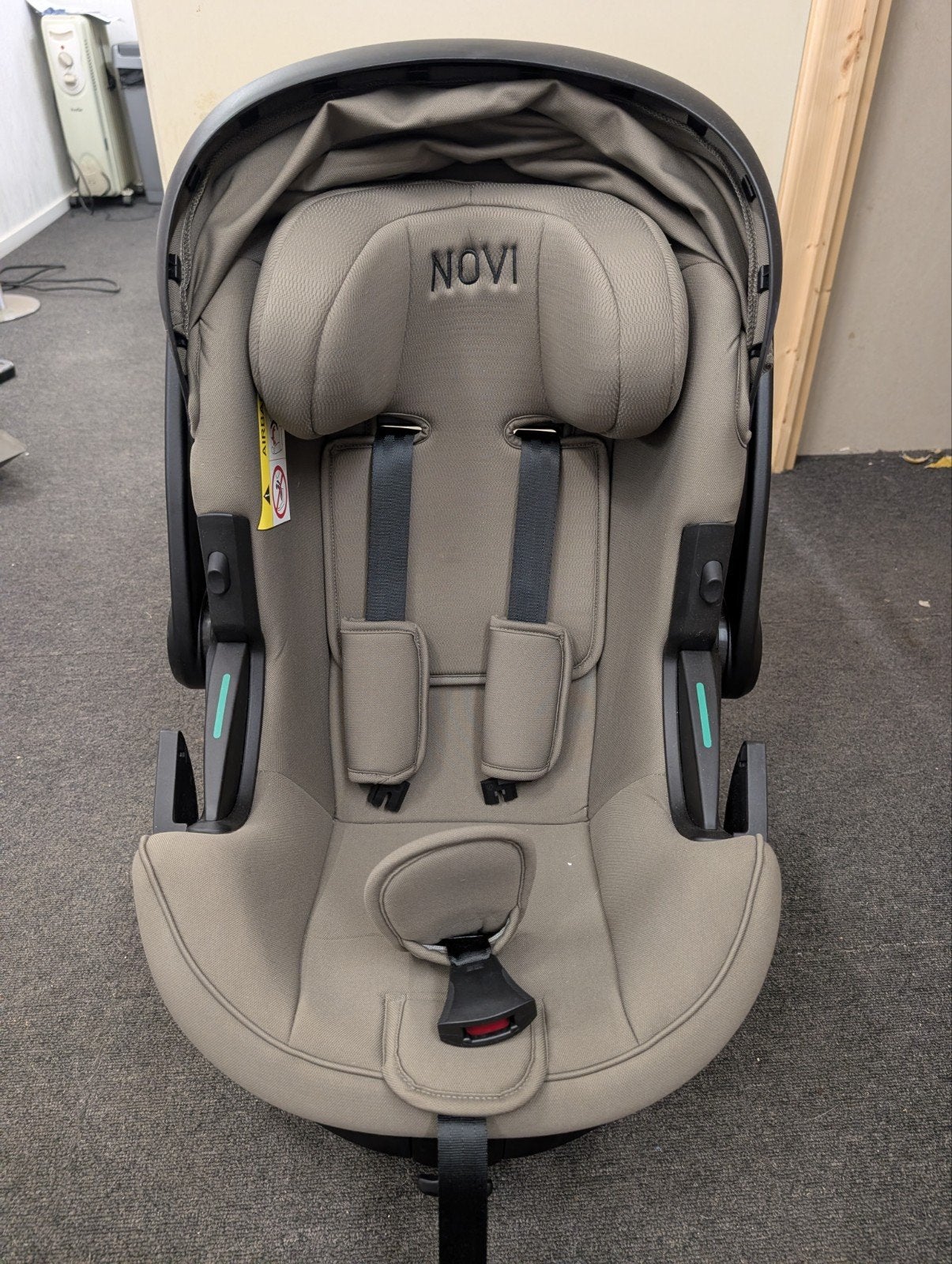 Novi Autostoel met Isofix Base - Zo goed als nieuw, Zo goed als nieuw, Isofix, 0 t/m 13 kg, Ophalen