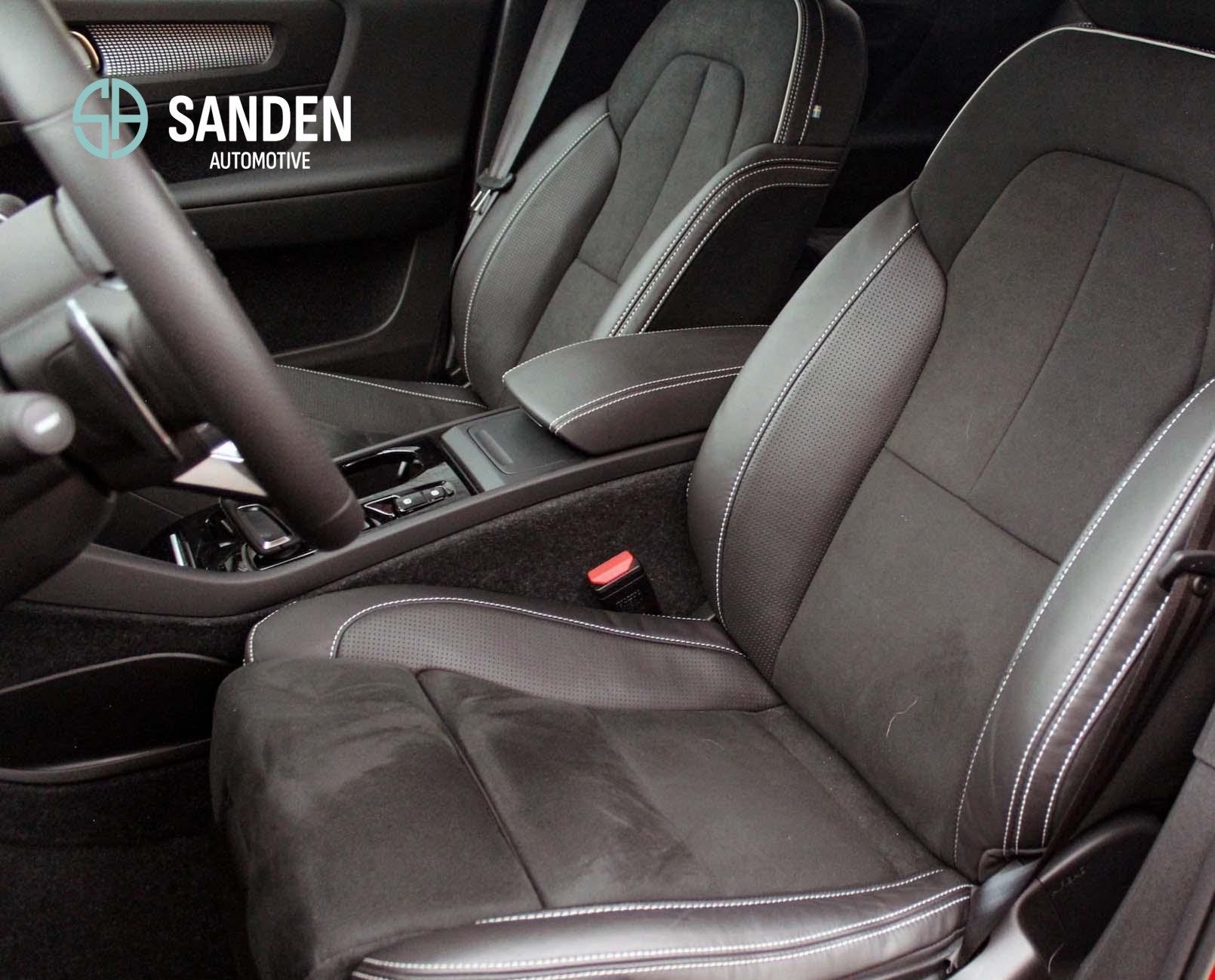 Volvo XC40 1.5 T5 Recharge R-Design|Automaat|LED|Navi|360 Ca, Auto's, Dealer onderhouden, Alcantara, Zwart, Plug-in hybride