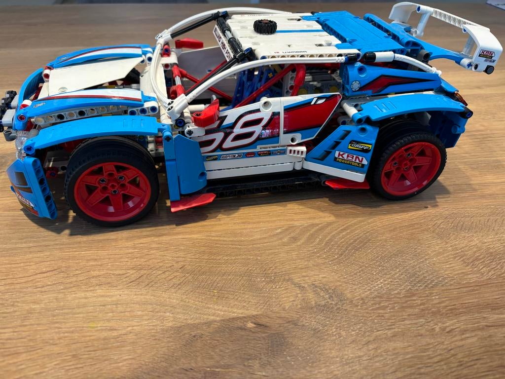 LEGO Technic Rallyauto (setnummer 42077), Hobby en Vrije tijd, Modelbouw | Auto's en Voertuigen, Zo goed als nieuw, Auto, Groter dan 1:32