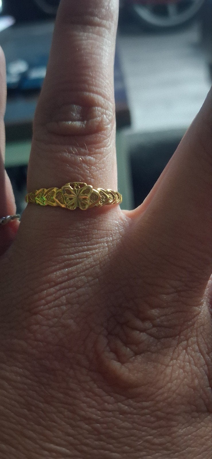Gouden ring 22 karaat met vlinder en hartjes,, Sieraden, Tassen en Uiterlijk, Ophalen, 18 tot 19, Zo goed als nieuw, Dame
