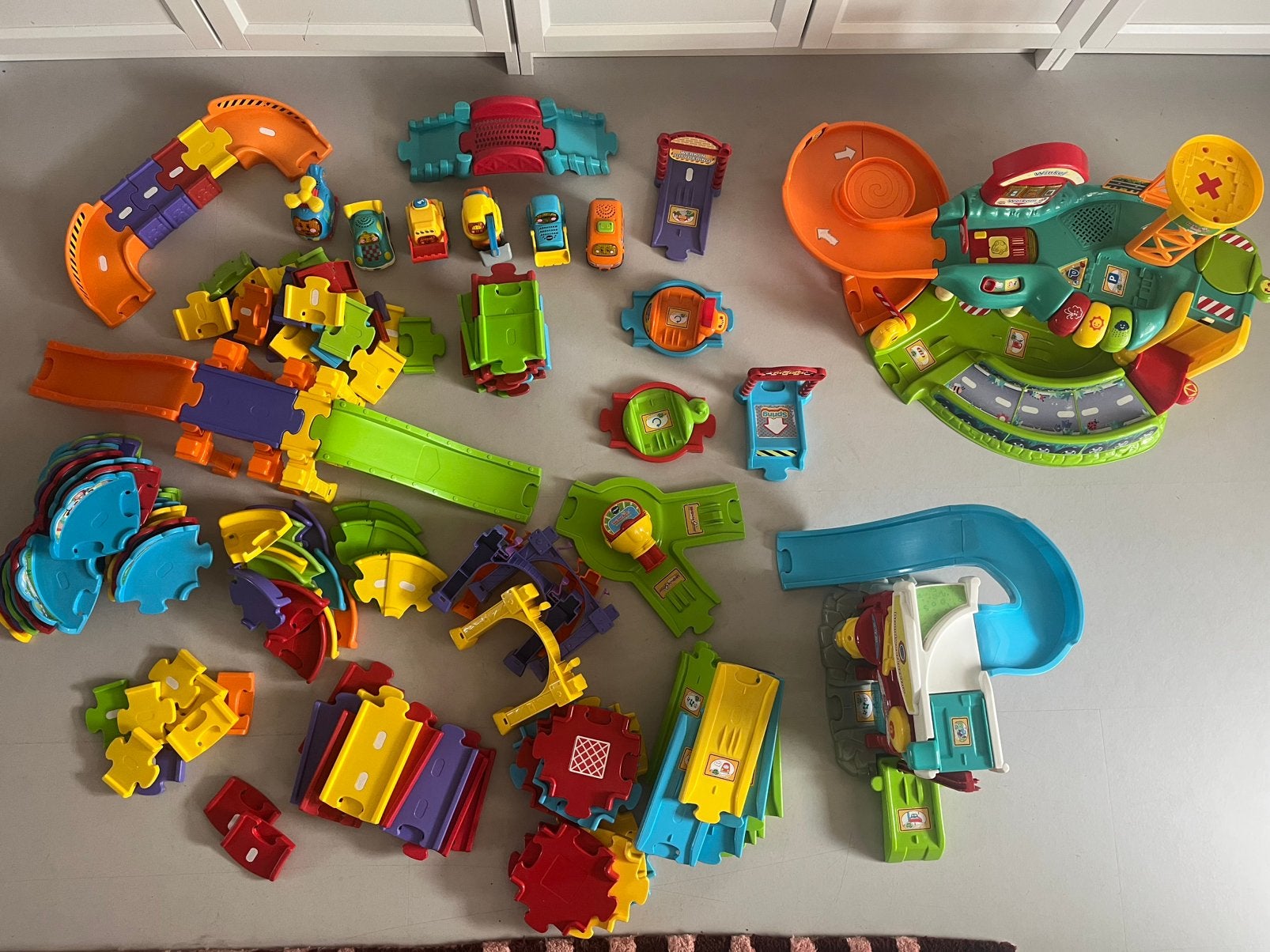 Toet toet autobaan, brandweer, garage en autos, Kinderen en Baby's, Speelgoed | Vtech, Zo goed als nieuw, 2 tot 4 jaar, Ophalen of Verzenden