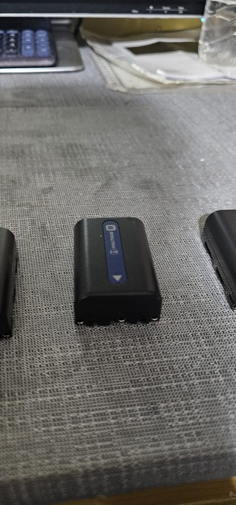 Originele Sony NP-FM30 accus. In prima staat, -, -, Ophalen of Verzenden, Zo goed als nieuw
