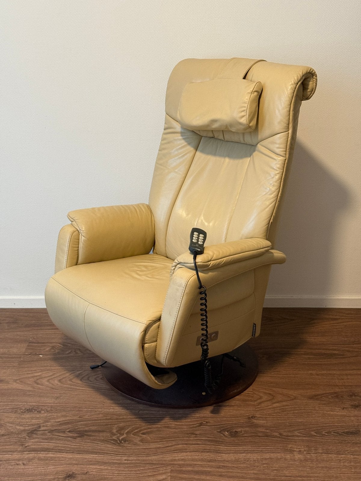 Electrisch verstelbaar fauteuil Prominent cremewit., Ophalen, Zo goed als nieuw, Minder dan 75 cm, 50 tot 75 cm