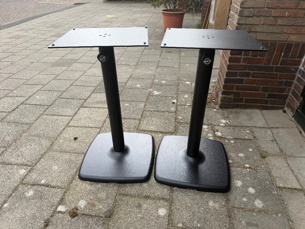 K&M 231370 Monitor Stands - Gloednieuw!