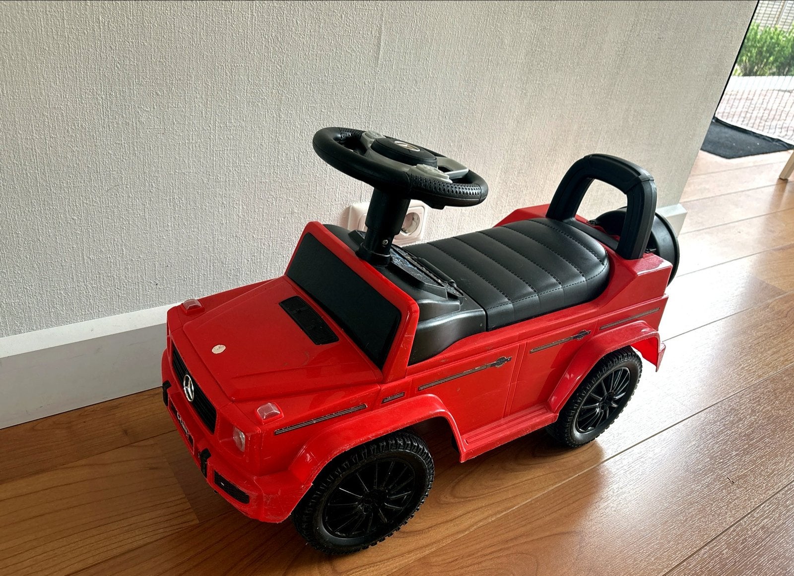 Rode Mercedes-Benz G-Klasse loopauto voor kinderen, Ophalen, Gebruikt