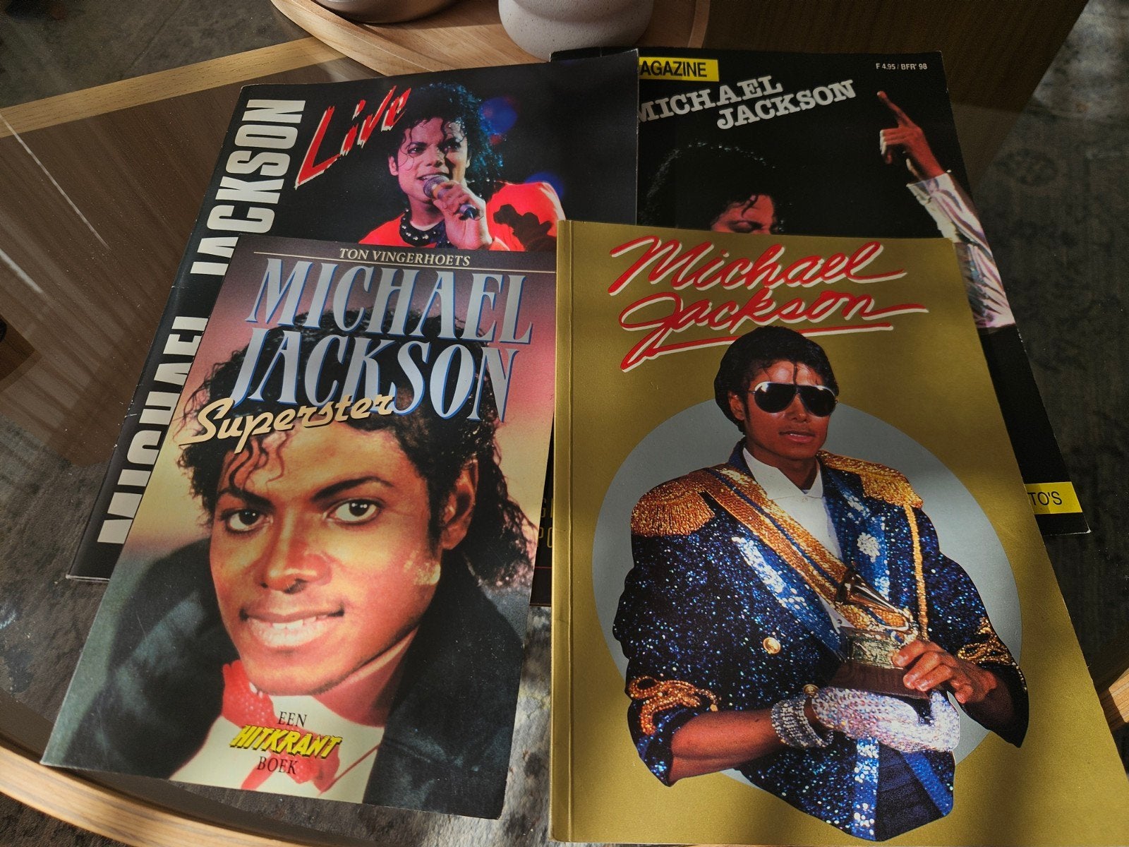 Michael Jackson, 2 boeken, 2 tijdschriften, Ophalen of Verzenden, Zo goed als nieuw