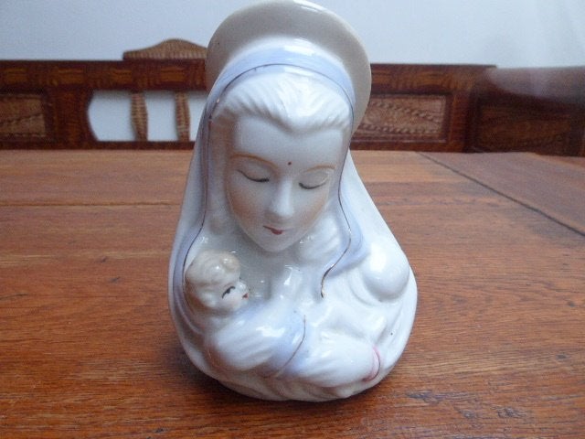 Vintage porseleinen Maria borst beeldje