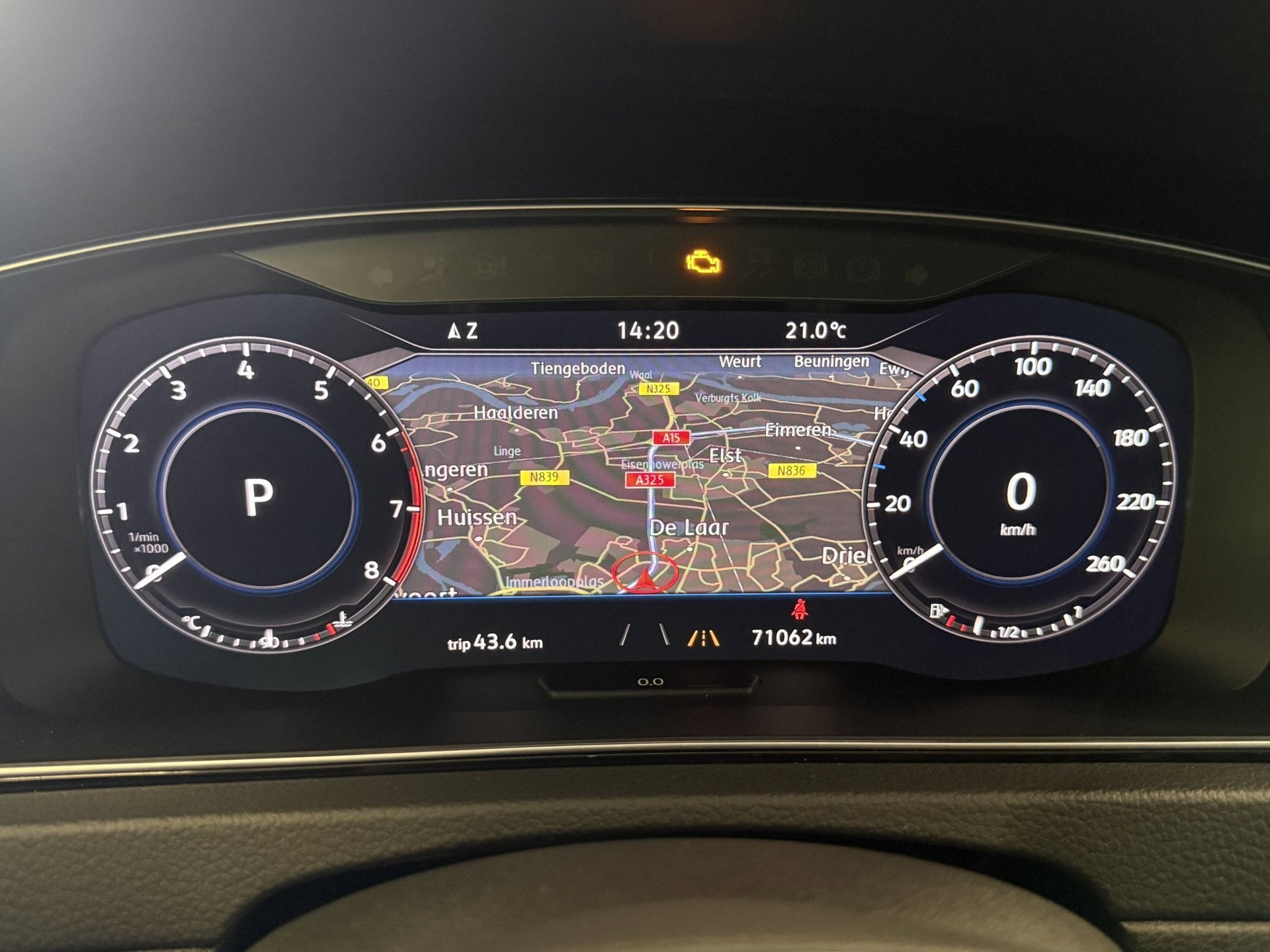 Volkswagen Golf 1.5 TSI R-Line | LED | ACC | Virtual | CAM, 4 cilinders, 150 pk, Alcantara, Geel