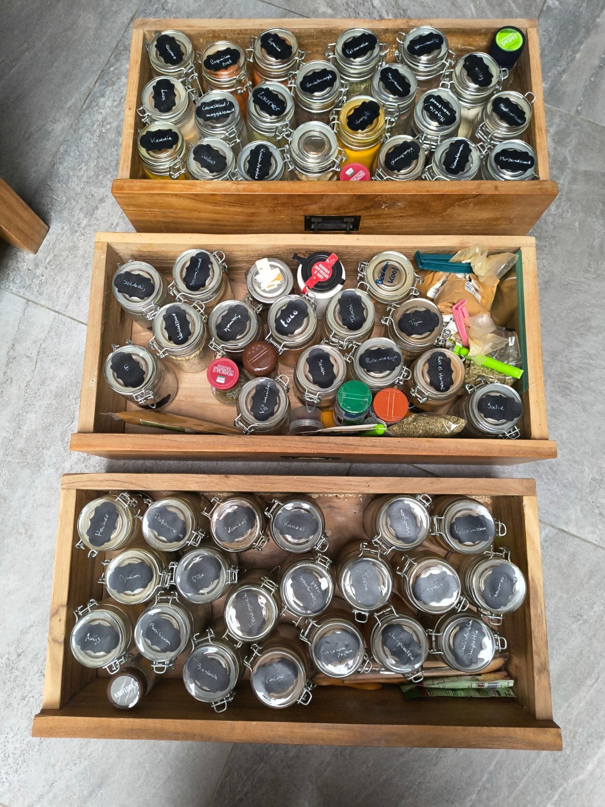 55 kruidenpotjes, Ophalen