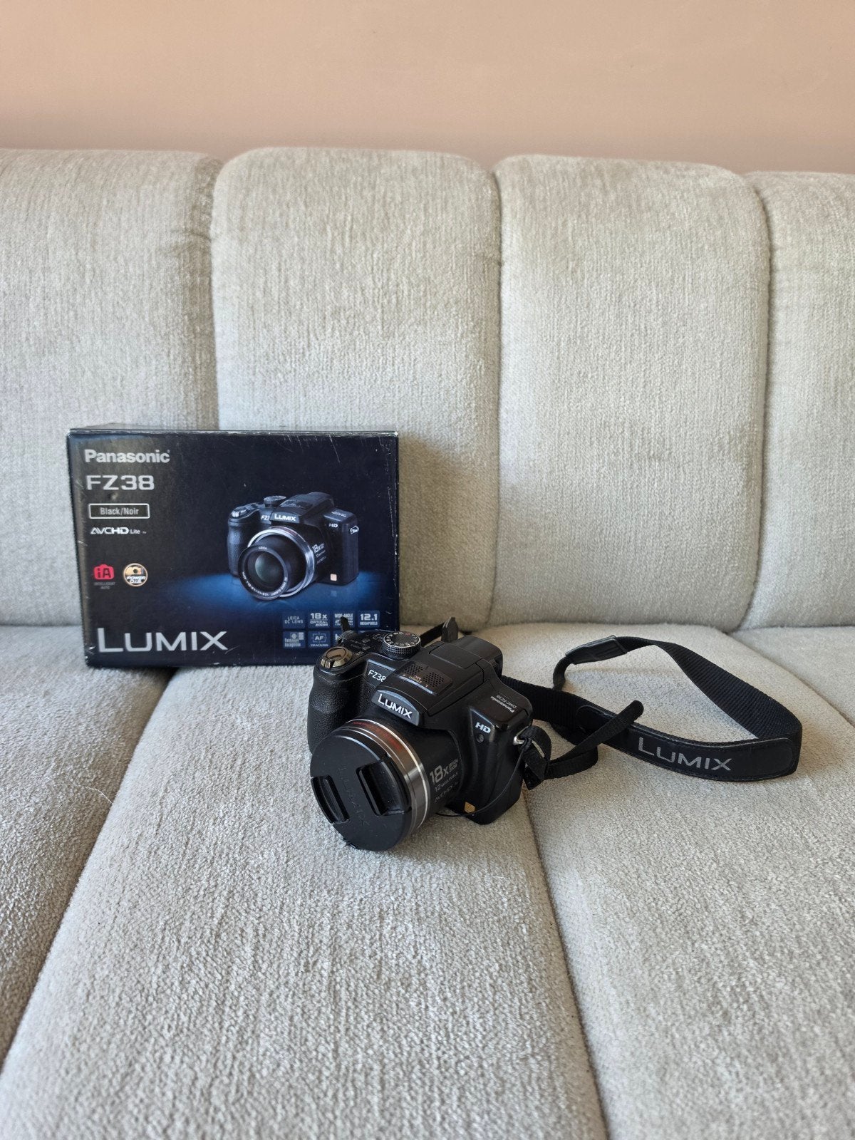 Panasonic Lumix DMC-FZ38 Bridgecamera met 18x optische zoom, Gebruikt, Panasonic, Ophalen of Verzenden, Lensdop