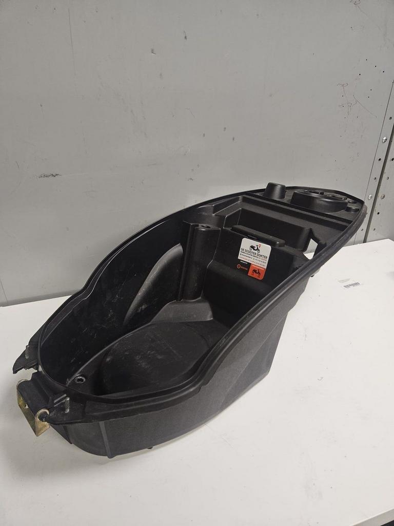 Peugeot Kisbee Helm bak injectie model, Gebruikt, -, -, Ophalen of Verzenden