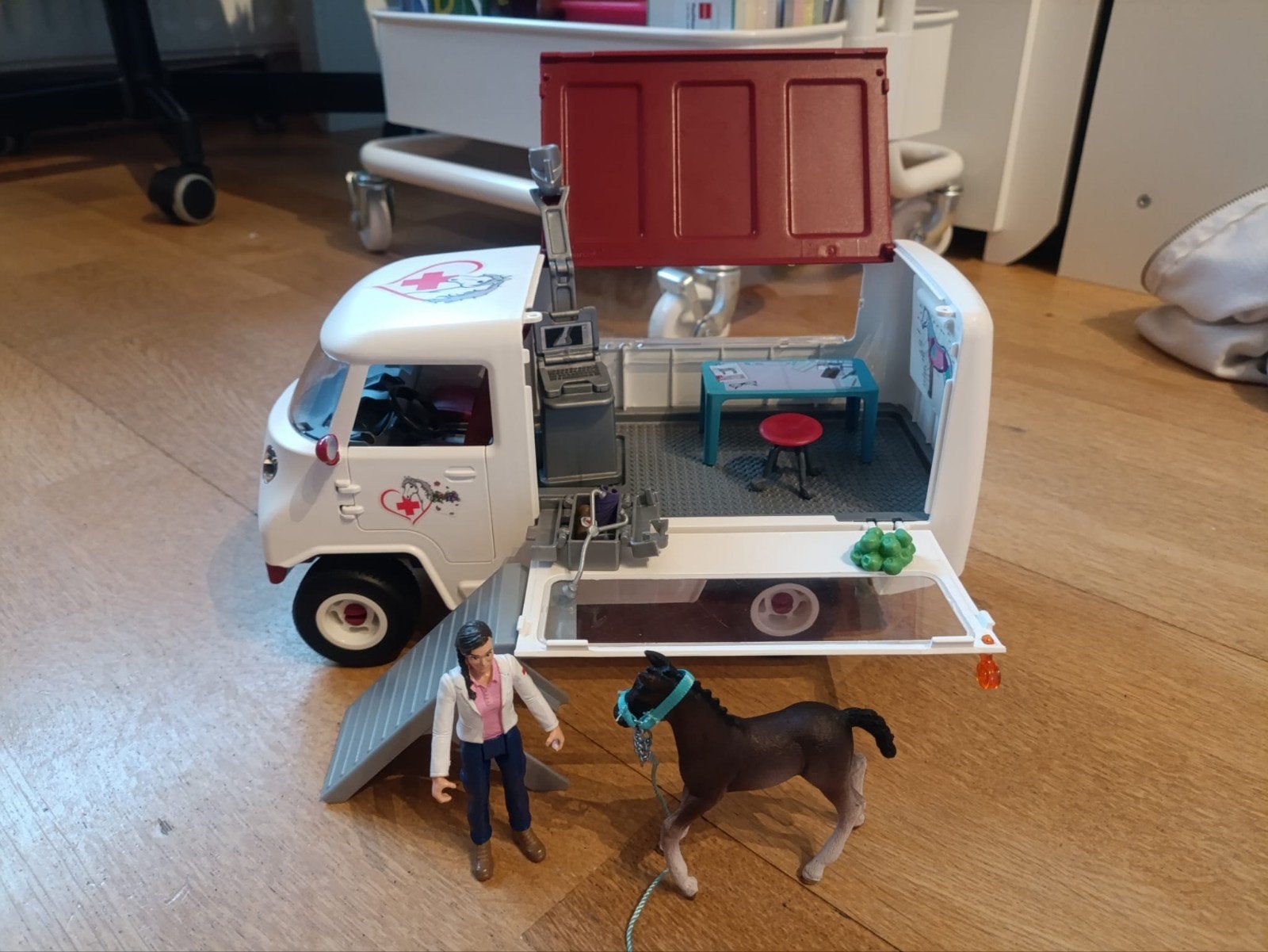 Schleich 41370 Mobiele dierenarts, Ophalen of Verzenden, Zo goed als nieuw