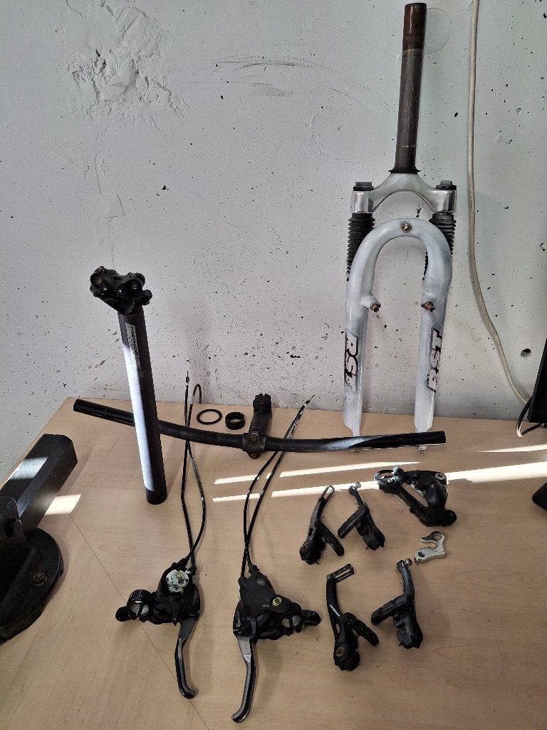 Partij mountainbike onderdelen (RST voorvork, Shimano, Merid, Overige merken, Gebruikt, Overige materialen, Overige typen