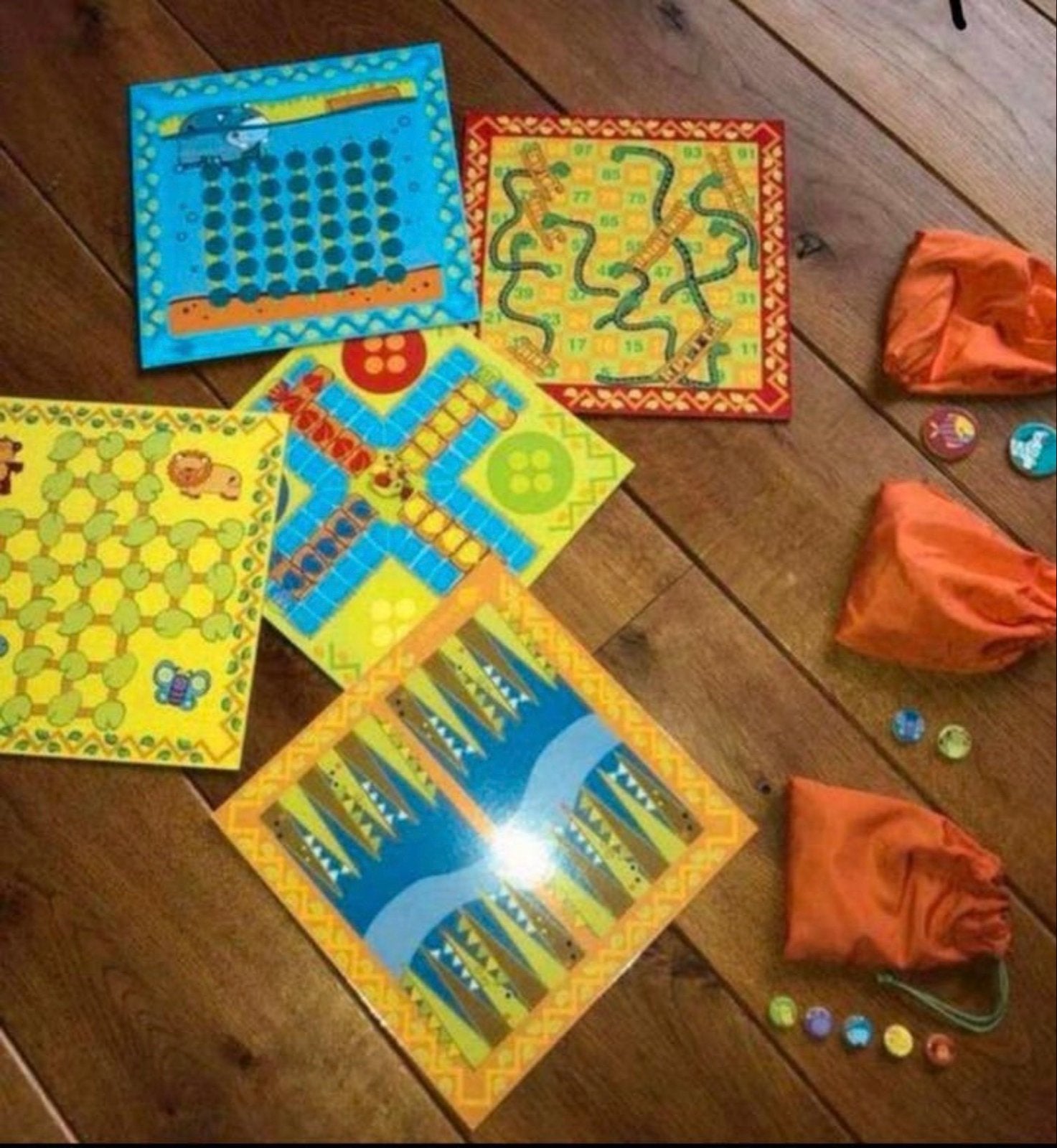 Multiludo Bordspel - 11 Klassiekers in één!, Drie of vier spelers, Ophalen of Verzenden, Zo goed als nieuw, Reisspel