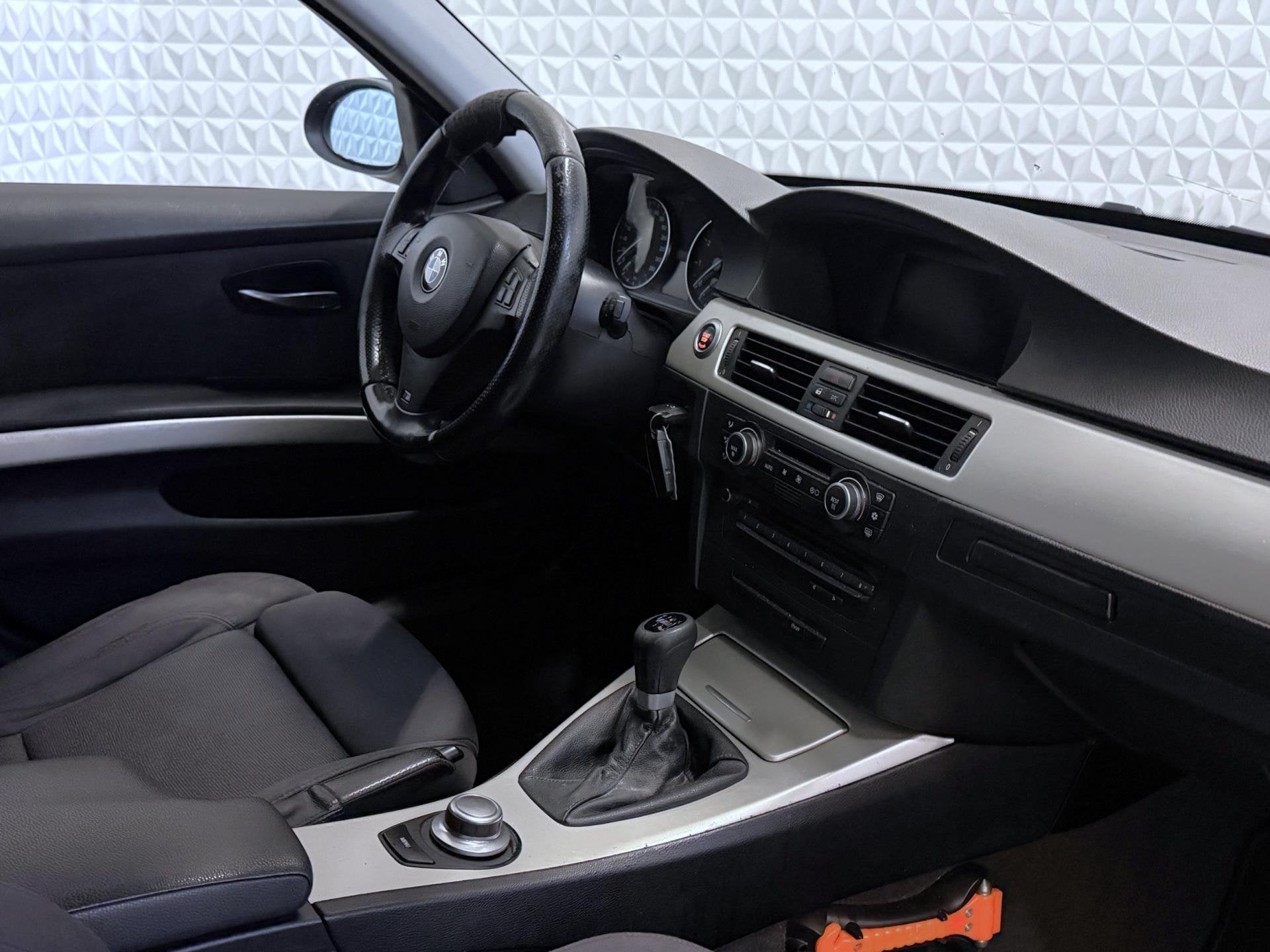 BMW 3-serie Touring 320i Business Line KOOPJE! VASTE PRIJS!, Achterwielaandrijving, 4 cilinders, Zwart, Origineel Nederlands