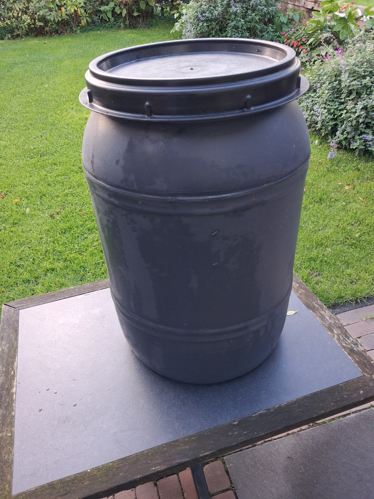 Voerton 60 liter, Ophalen, Zo goed als nieuw