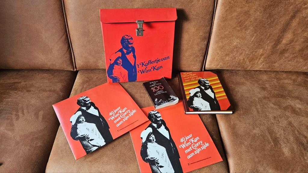 Vintage Wim Kan kofferset  met boeken en geluidsdocumentatie, Verzamelen, Ophalen of Verzenden