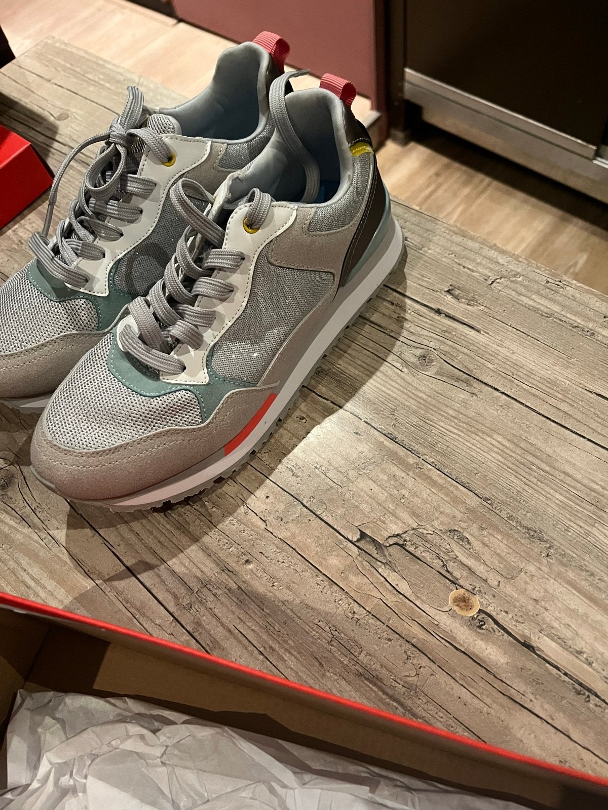 Stijlvolle Double Heart Sneakers Maat 38 - Zo goed als nieuw, Kleding | Dames, Ophalen of Verzenden, Nieuw, Grijs, Sneakers of Gympen