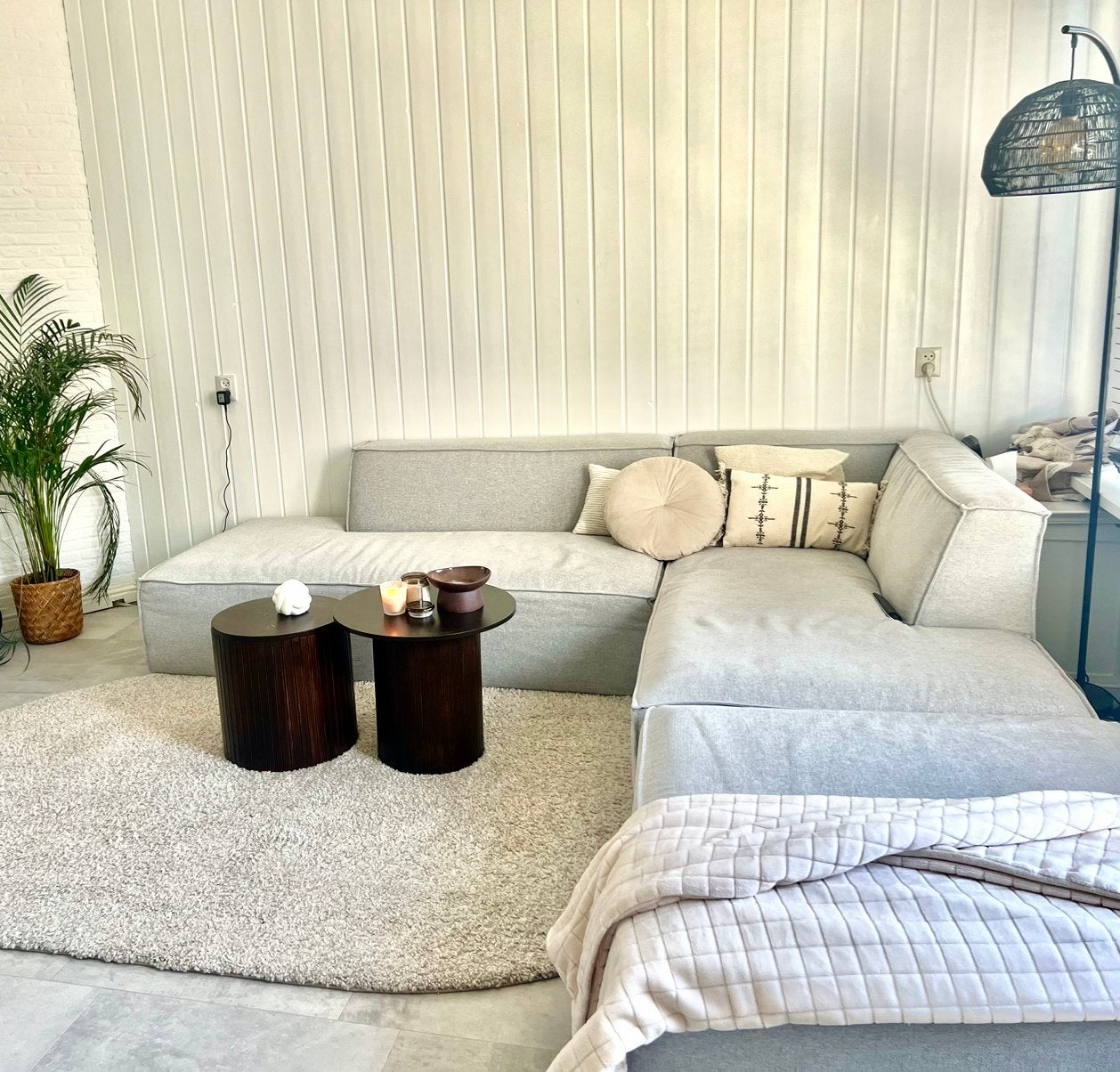 Moderne hoekbank met hocker - Lichtgrijs, Ophalen, 250 tot 300 cm, Gebruikt, 100 tot 125 cm