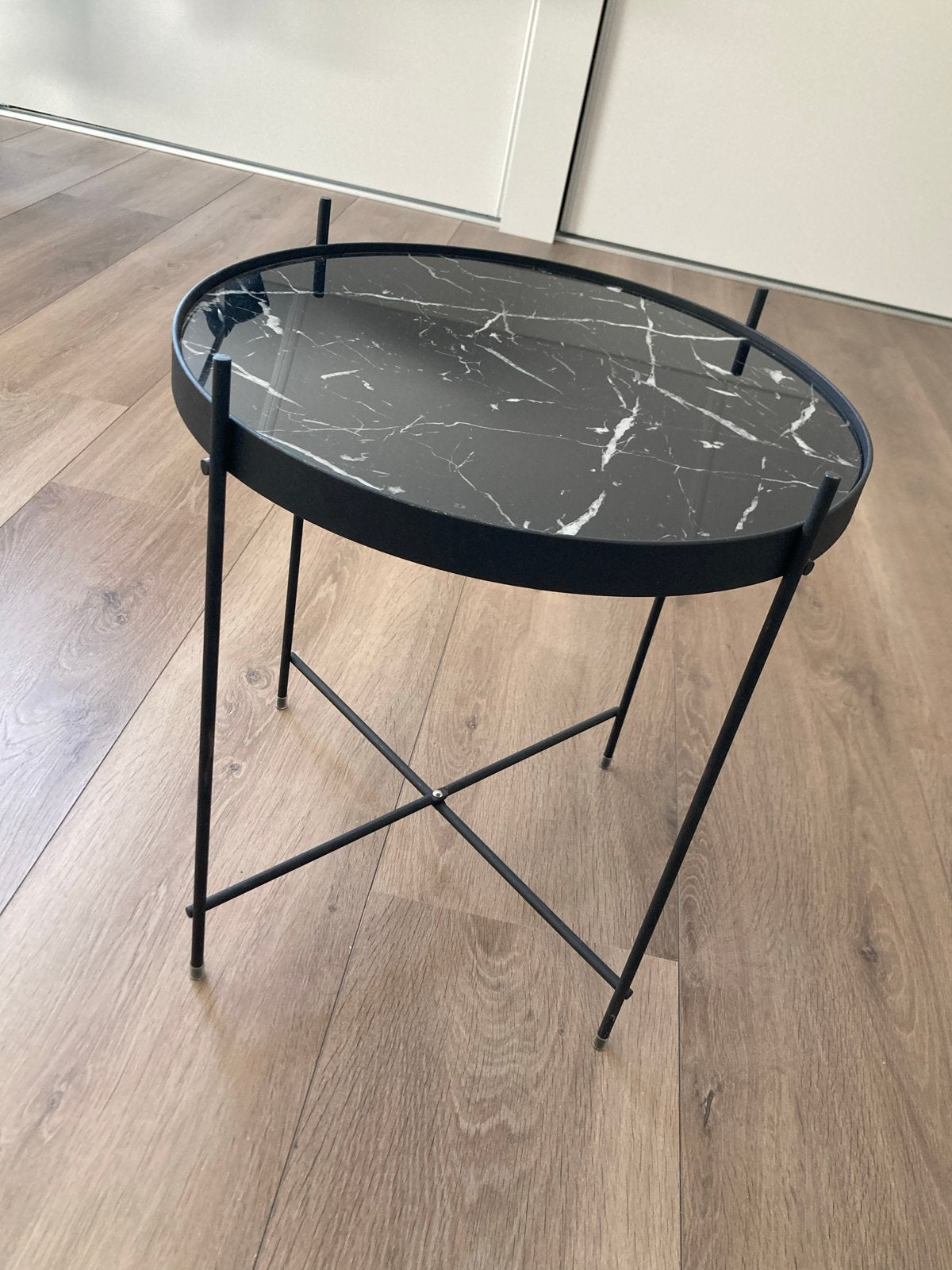Zuiver Cupid Marble zwarte bijzettafel, Huis en Inrichting, Ophalen, Minder dan 45 cm, Minder dan 55 cm, Rond