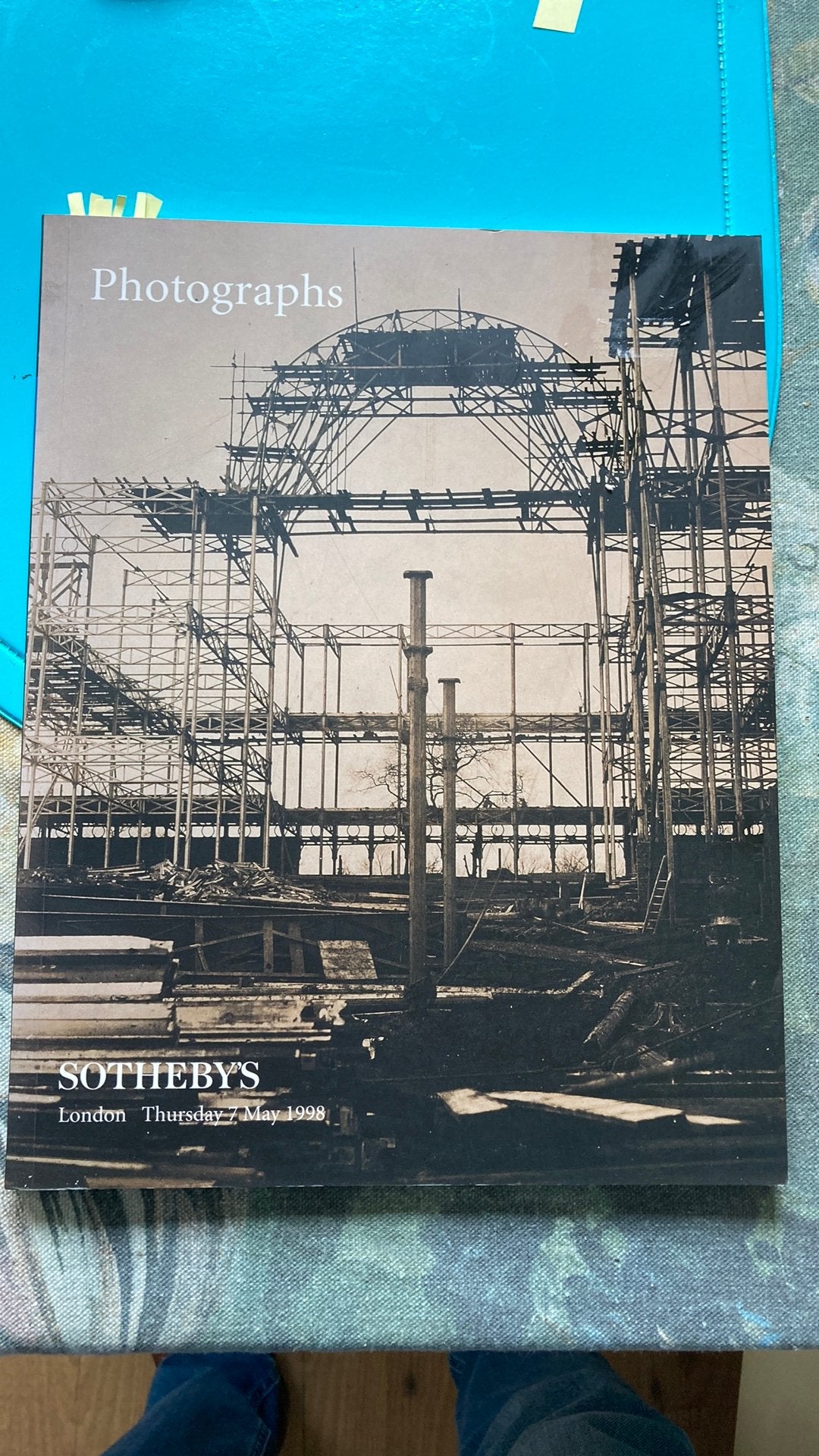 1998. SOTHEBY’S photographs veiling catalogus. 321 foto’s, Boeken, Ophalen of Verzenden, Zo goed als nieuw, Fotografen