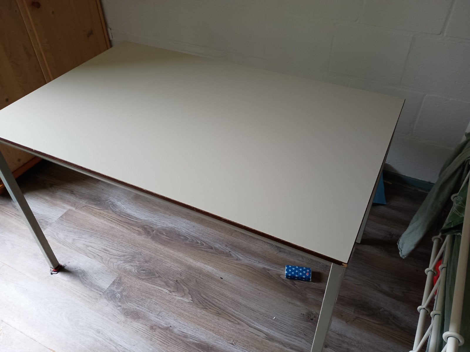 Stevige Ahrend Tafel/bureau 140x75