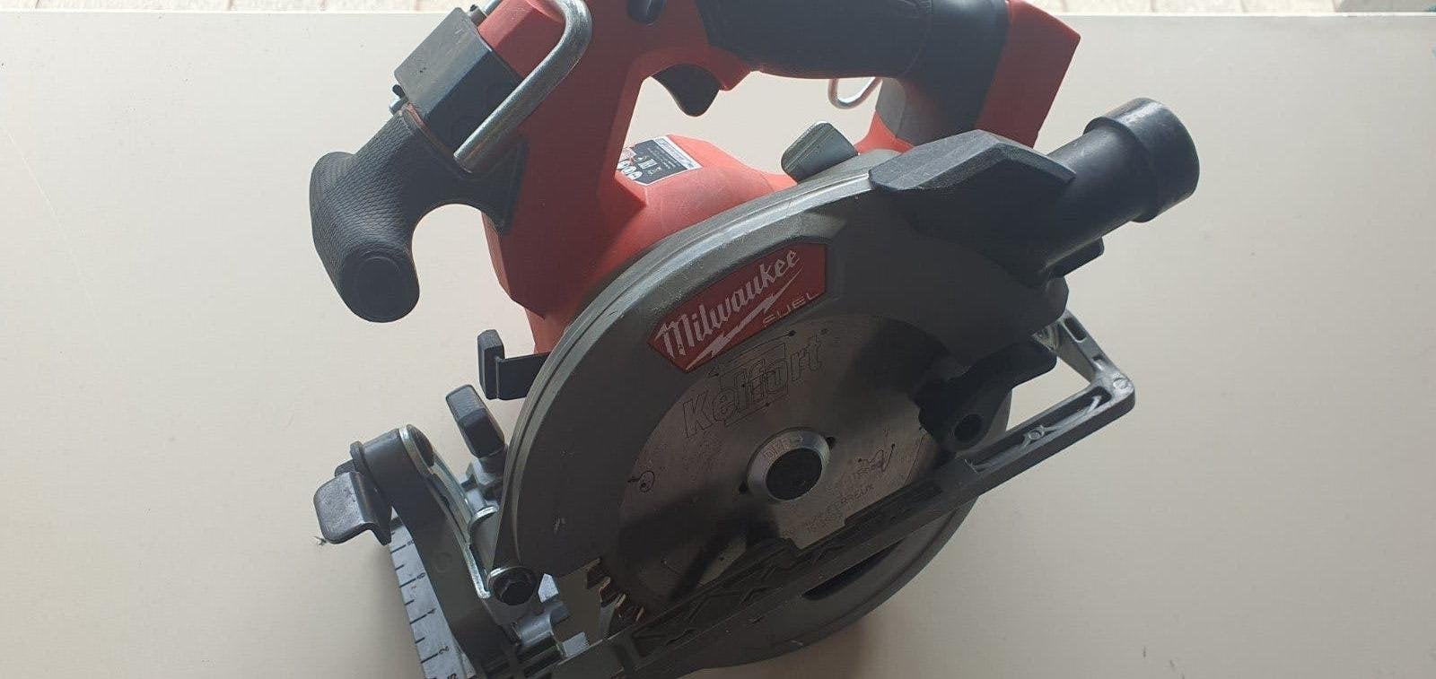 Milwaukee M18 FCS552 18V Li-ion accu cirkelzaag, Cirkelzaag, Ophalen of Verzenden, Zo goed als nieuw, Milwaukee