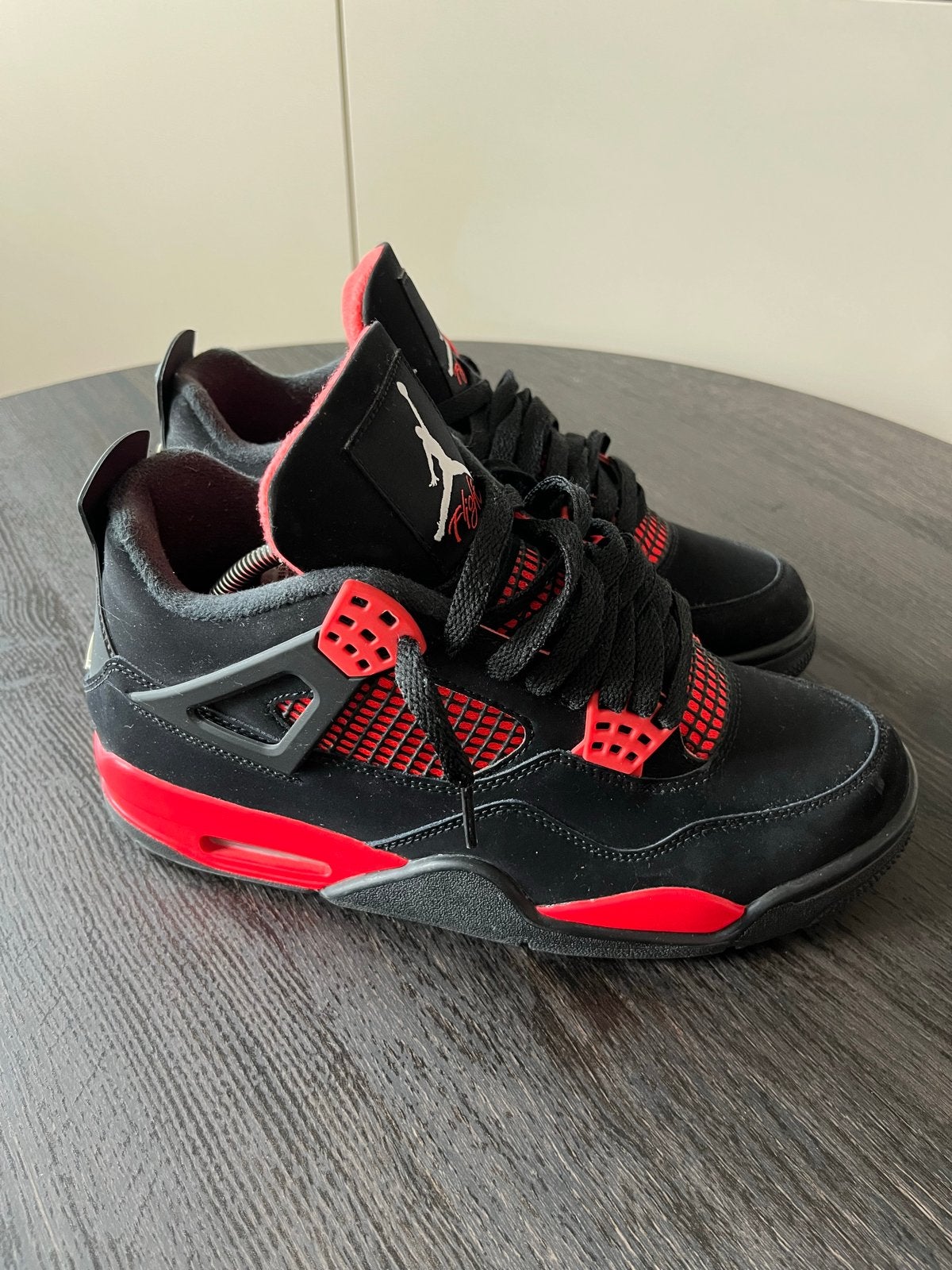 Nike Air Jordan 4 Retro Red Thunder 41, Kleding | Heren, Schoenen, Ophalen of Verzenden, Zo goed als nieuw, Zwart, Sneakers of Gympen