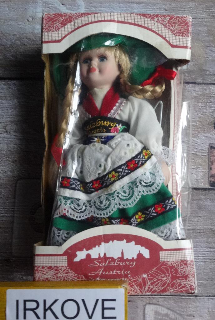 OOSTENRIJKSE POP VAN PORSELEIN * Nieuw In Doos *, Verzamelen, Poppen, Verzenden, Nieuw, Pop