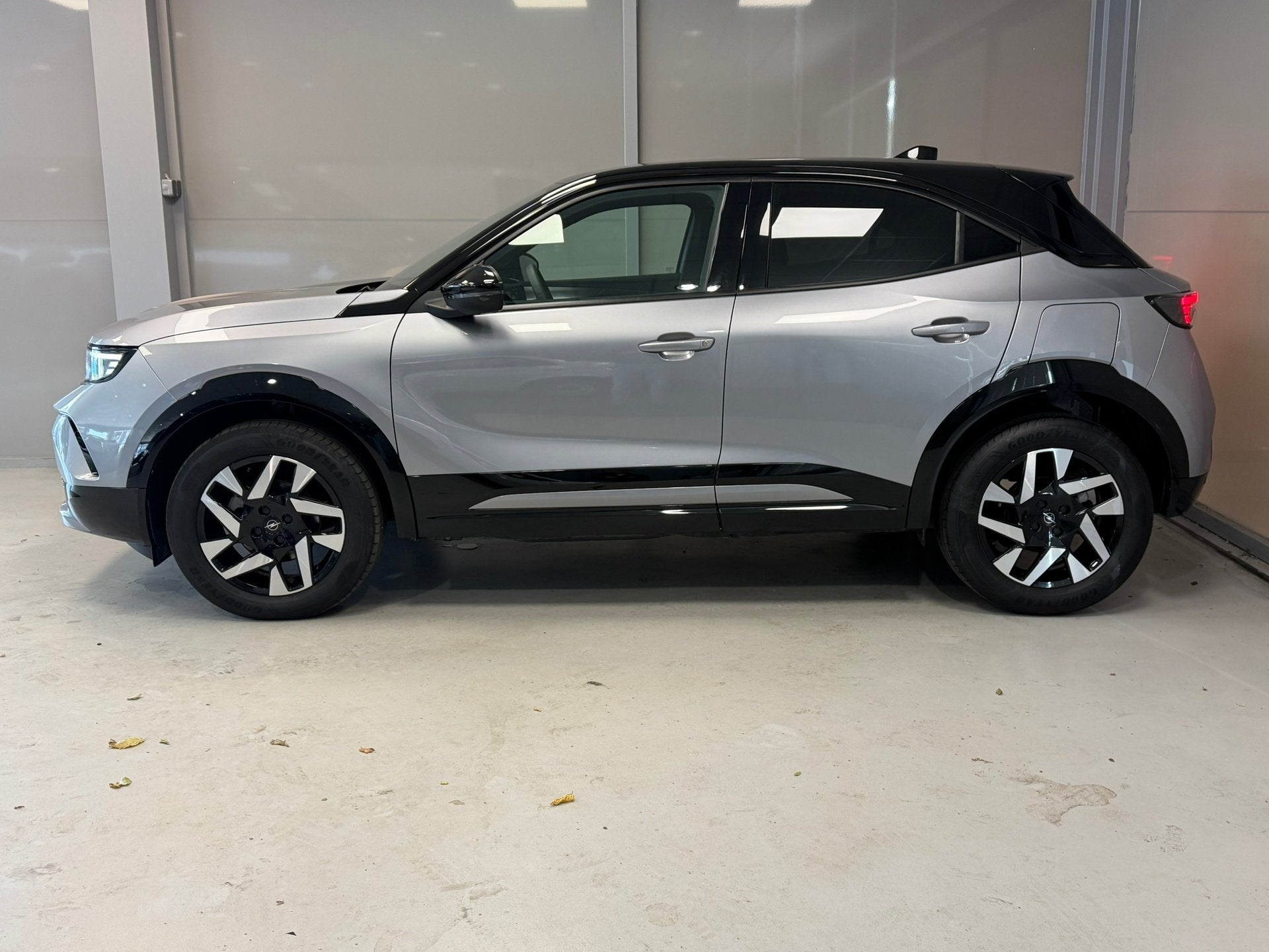 Opel MOKKA 1.2 Turbo GS Line 130 PK AUTOMAAT | CAMERA | NAVI, Auto's, Gebruikt, 1199 cc, Leder en Stof, 3 cilinders