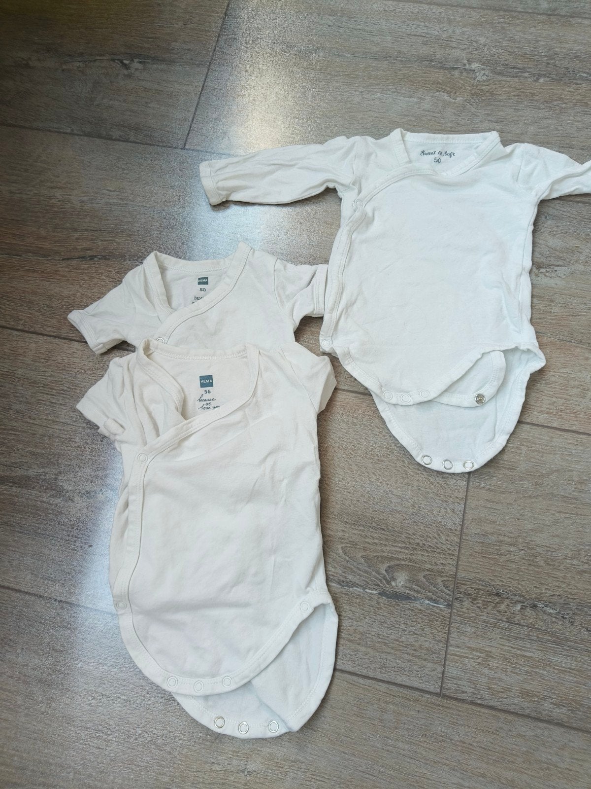 Set van 2 rompertjes bundel hema maat 50 en 56 wit oversla, Nacht- of Onderkleding, Jongetje of Meisje, Nieuw, Ophalen of Verzenden