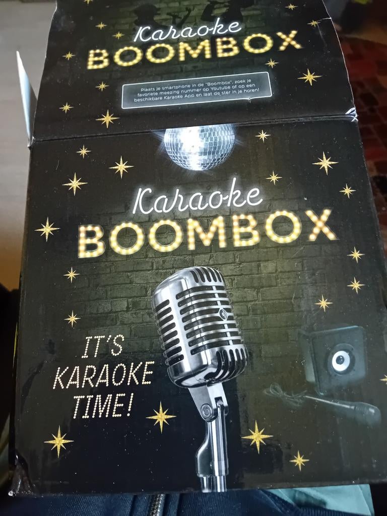 Karaoke boombox met een microfoon, Ophalen of Verzenden, Zangmicrofoon