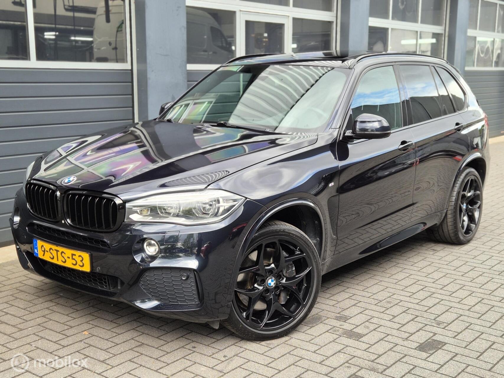 BMW X5 xDrive50i V8 High Executive 7p. M-pakket | SOFTCLOSE, Auto's, BMW, Automaat, Gebruikt, Zwart, Bedrijf
