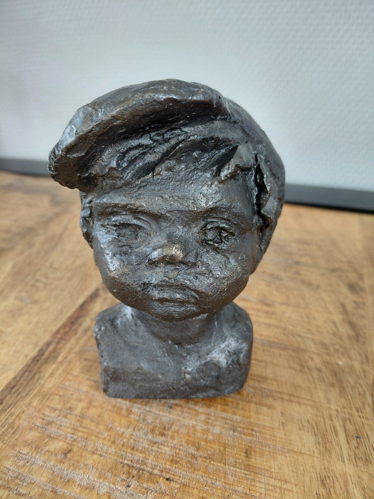 Origineel Van Paridon beeldje - Jongen met pet - Ca. 1920, Ophalen of Verzenden, Gebruikt, Mens