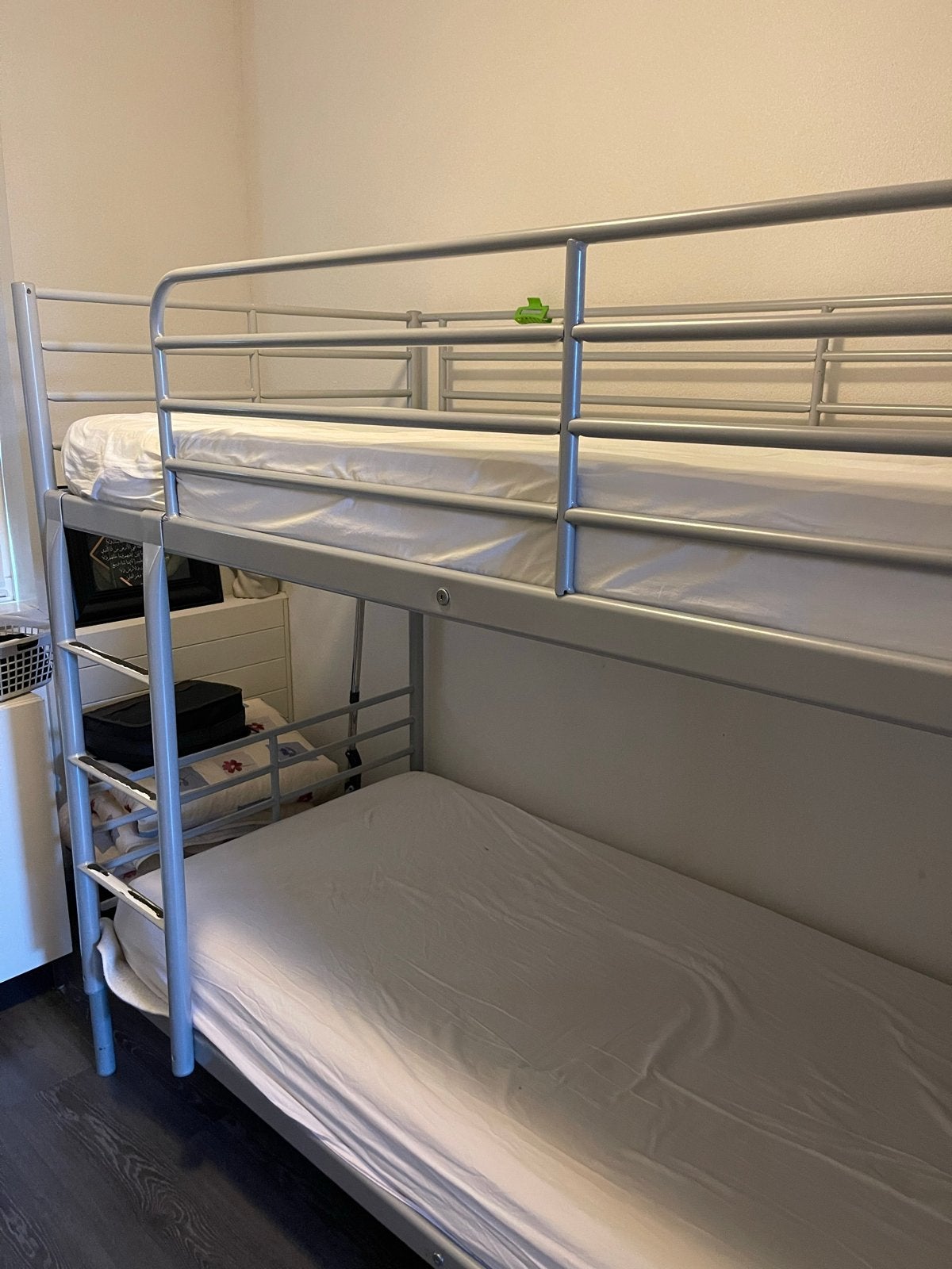 Stevig metalen stapelbed met matrassen, Ophalen, Gebruikt, 90 cm, Eenpersoons