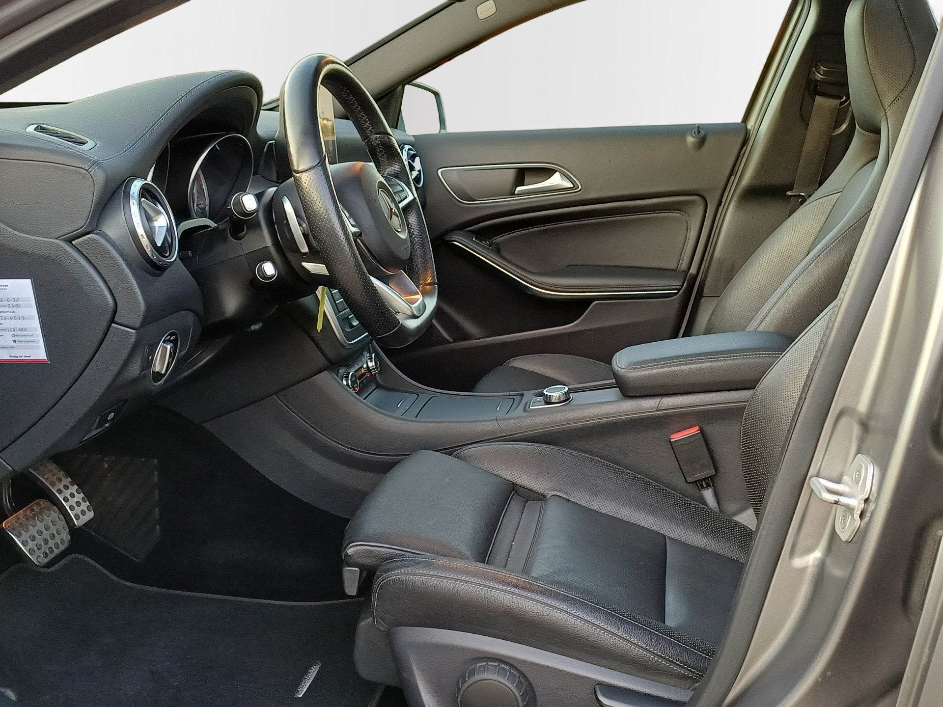 Mercedes-Benz GLA 180 AMG / Leder / Panodak / NL auto, Gebruikt, Euro 6, 4 cilinders, 715 kg