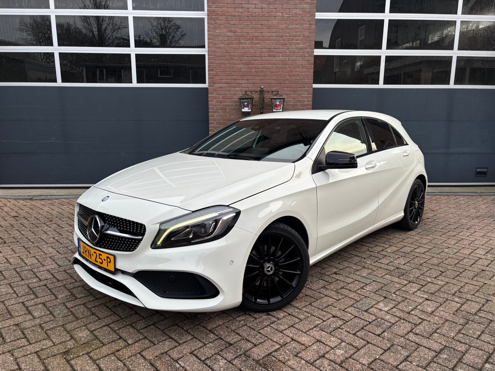 Mercedes-Benz A-Klasse A180 / AMG / 2017 Wit, Auto's, Voorwielaandrijving, 4 cilinders, 1595 cc, Handgeschakeld