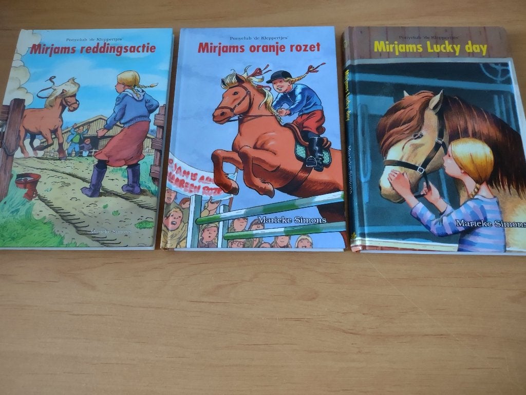 Ponyclub "de kleppertjes" (2,3 en 4)- Marieke Simons, Ophalen of Verzenden, Gelezen, Fictie algemeen