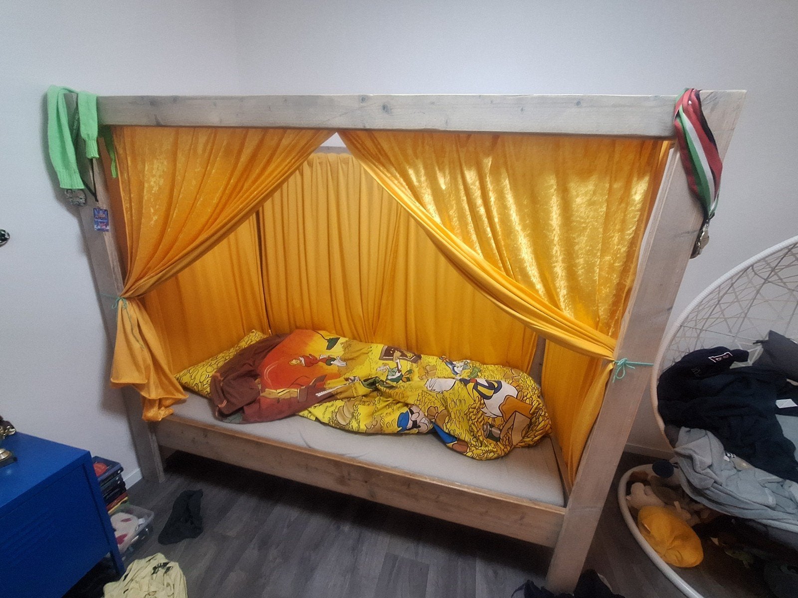 steigerhouten hemelbed, Ophalen, Hout