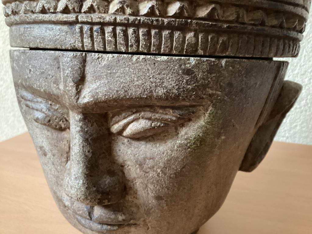 Antieke stenen Buddha urn met gezicht en deksel, Ophalen
