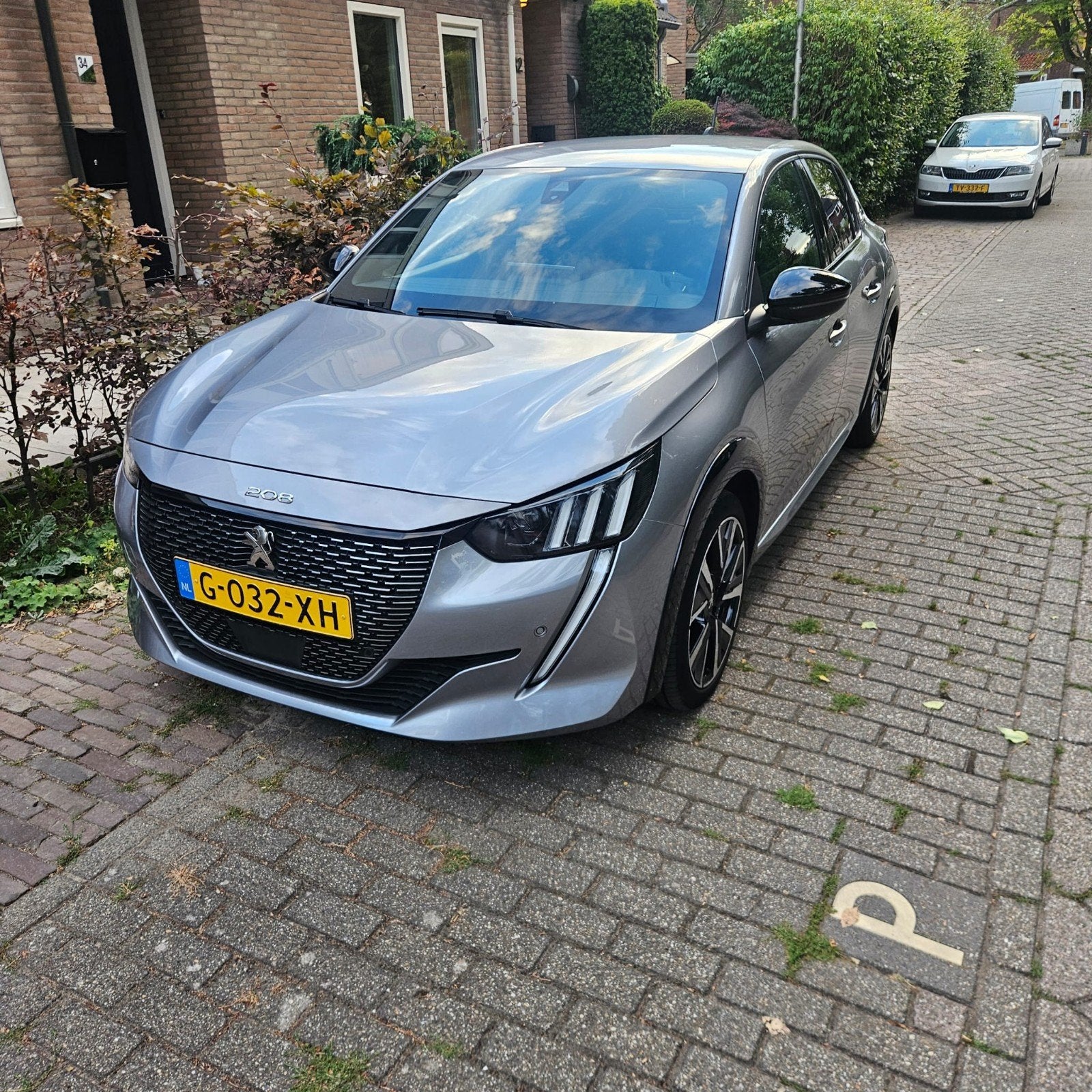 Peugeot 208 1.2 Puretech 100pk Eat8 2020 Grijs, Auto's, 100 pk, 49 €/maand, Origineel Nederlands, 1200 kg