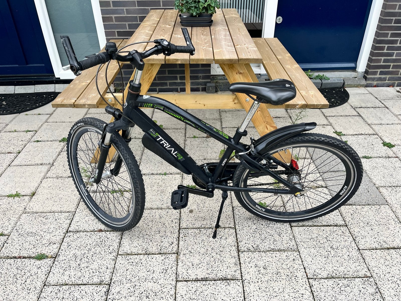 Alpina Trial 24 inch kinderfiets - Zwart met groen, Fietsen en Brommers, Fietsen | Kinderfietsjes, Ophalen, Gebruikt, Terugtraprem